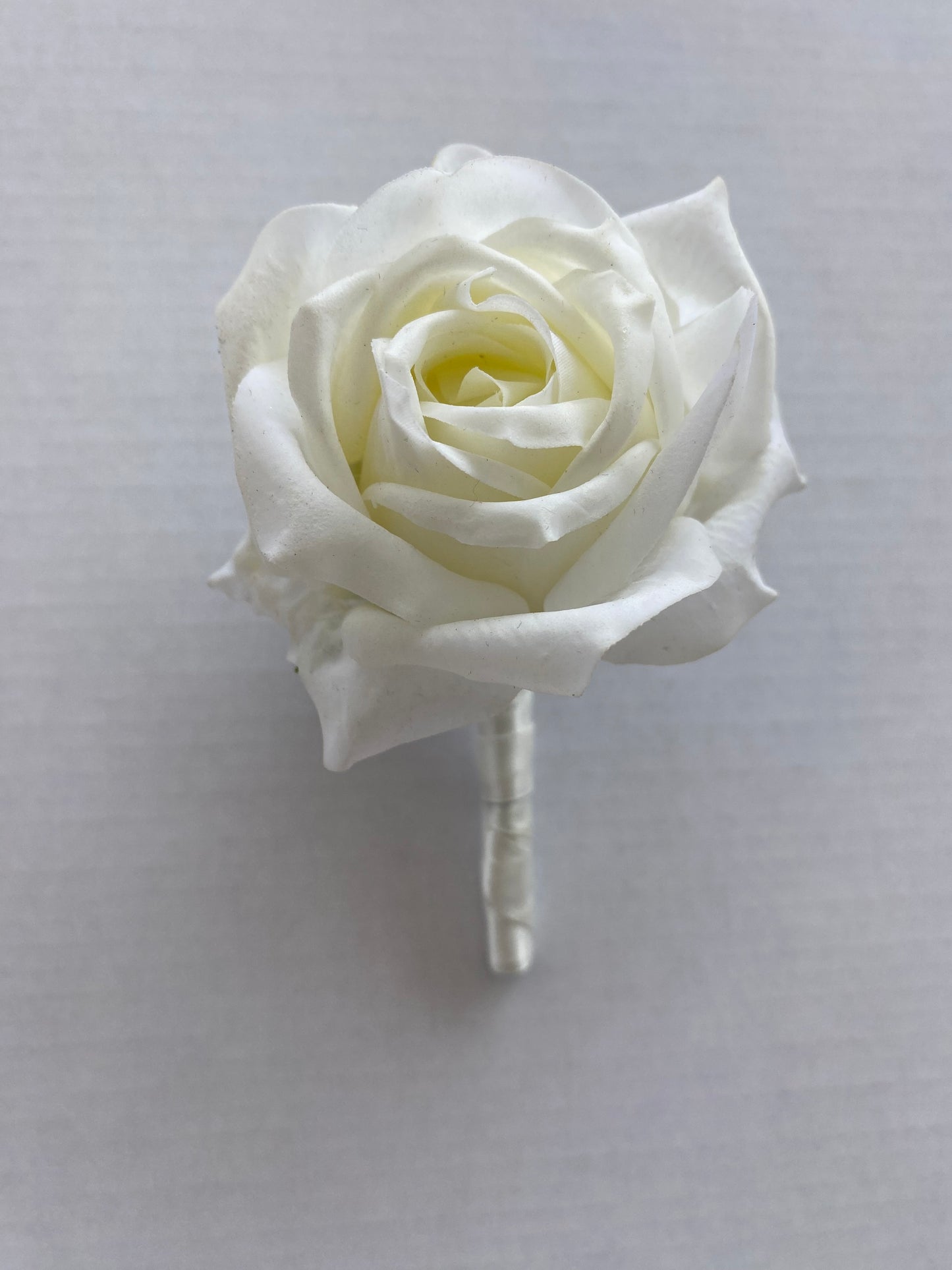 Lola White Rose Buttonhole