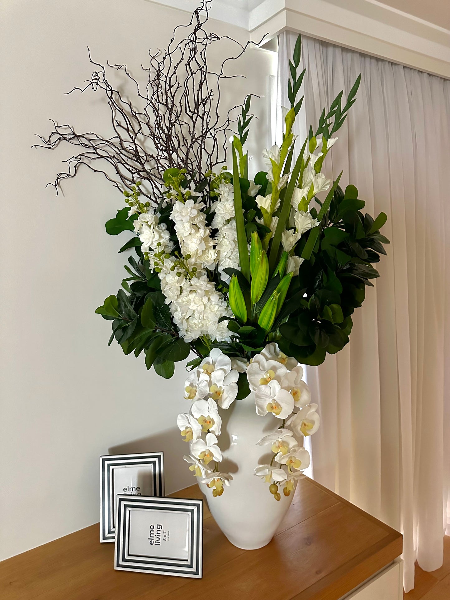 Ophelia Flower Arrangement (Please Contact us to Place an order)