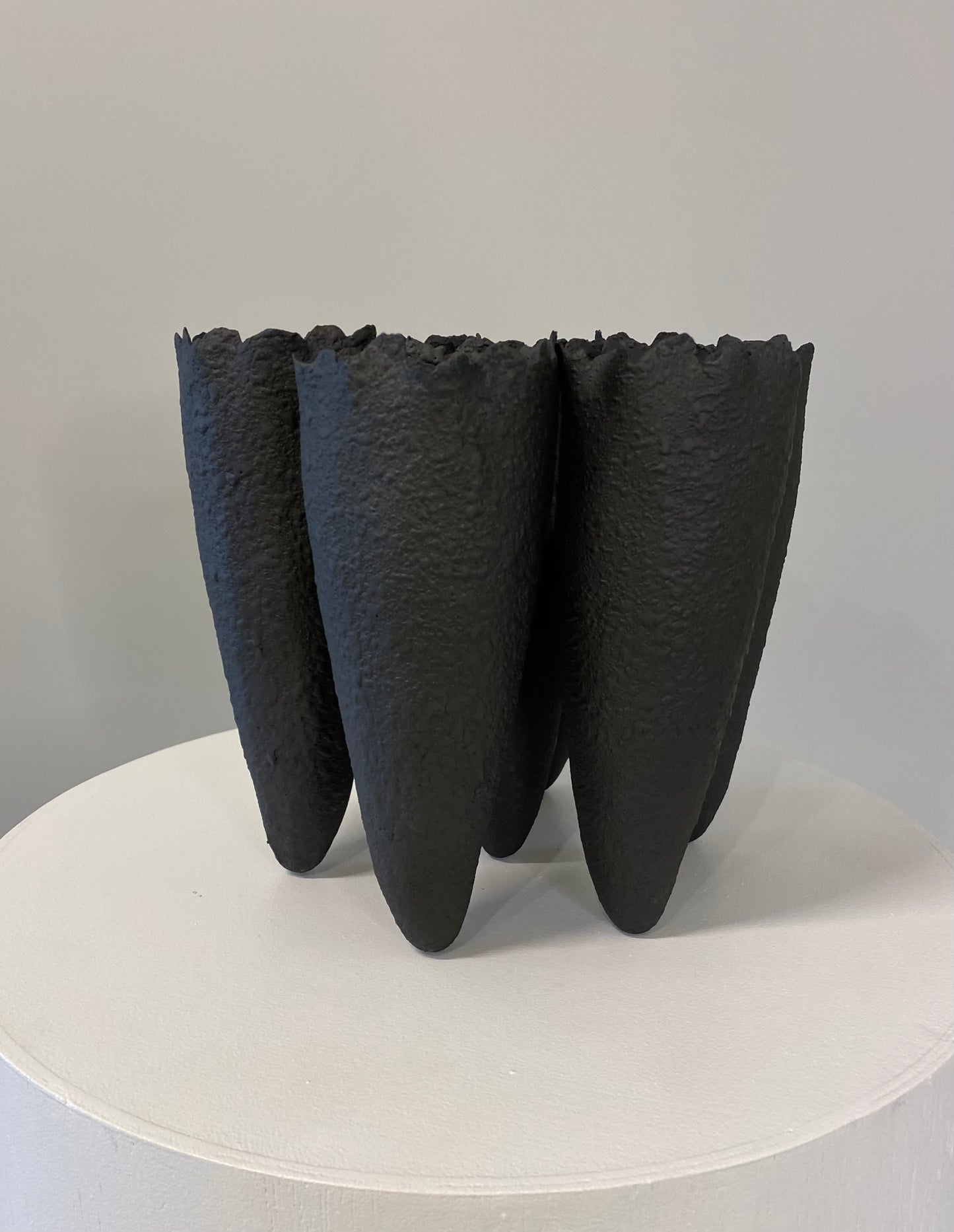 Loki Vase Black