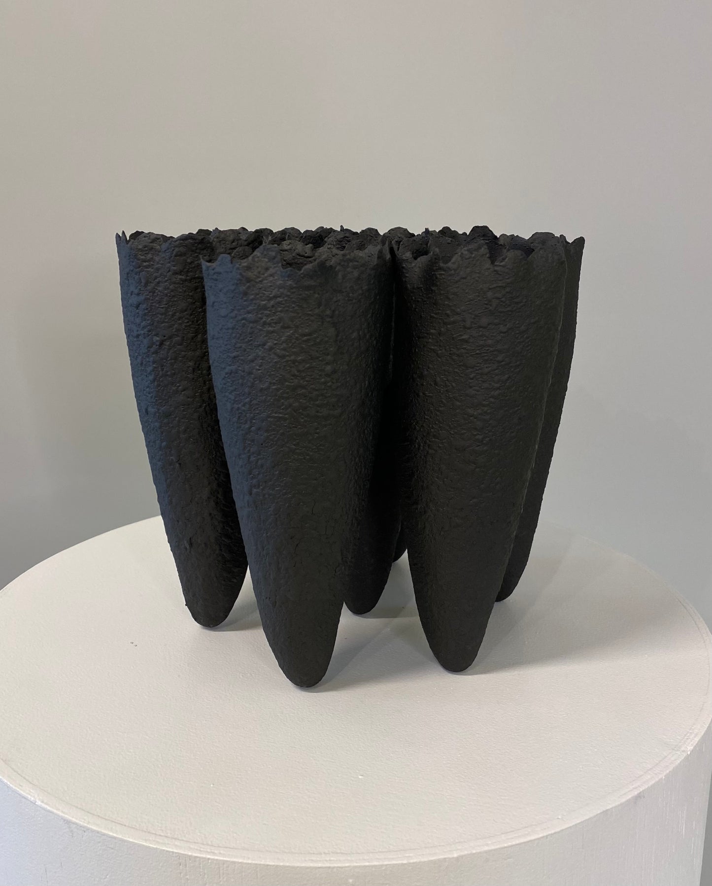 Loki Vase Black