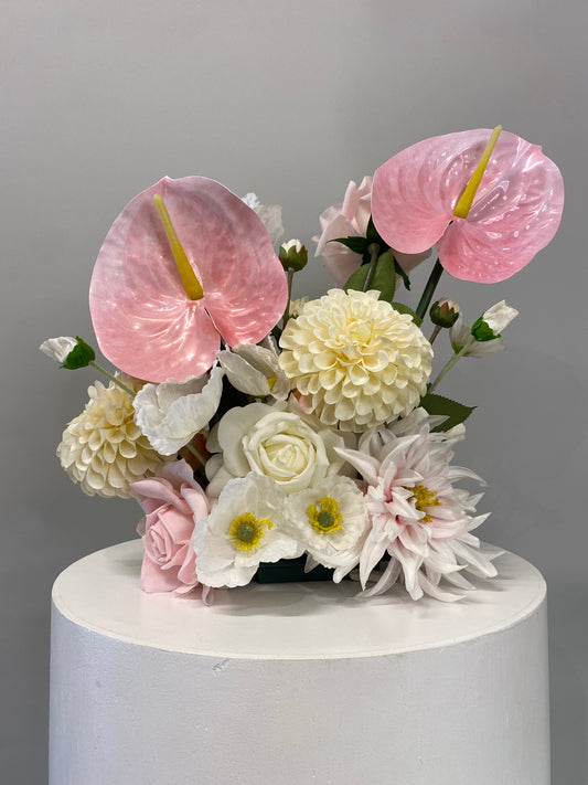 White And Pink Wedding Table Flower Cloud