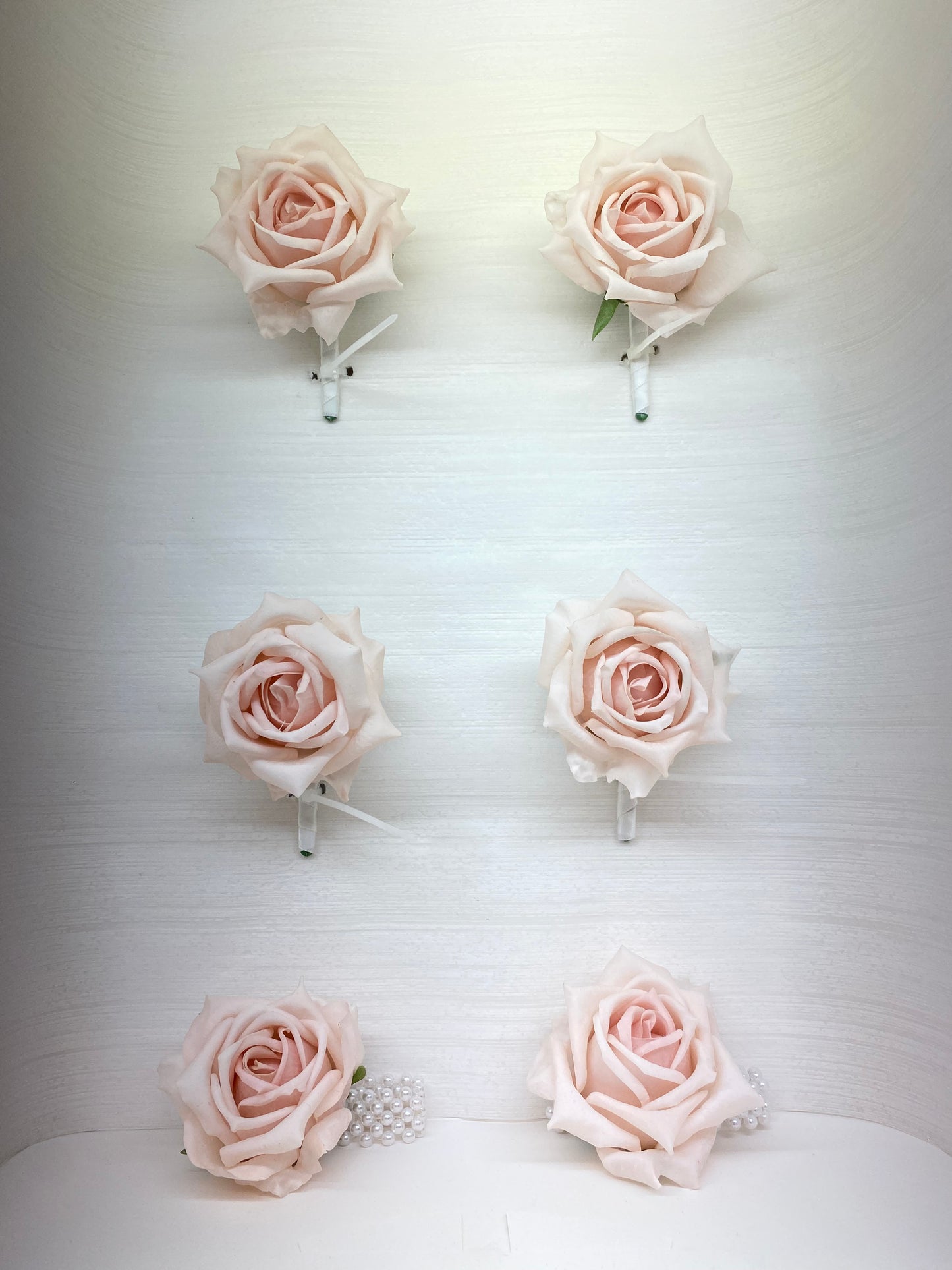 Jessica  Buttonhole real touch Lola Rose