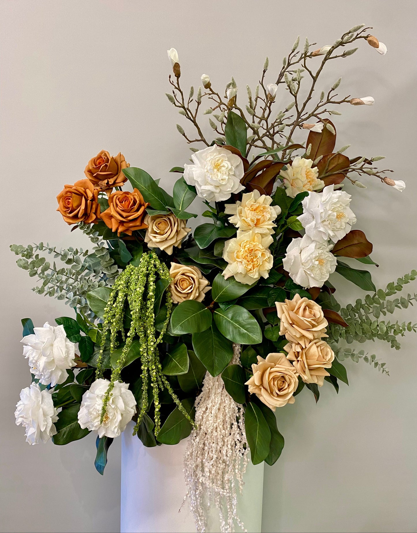 Donna  Wedding Ceremony Arrangement